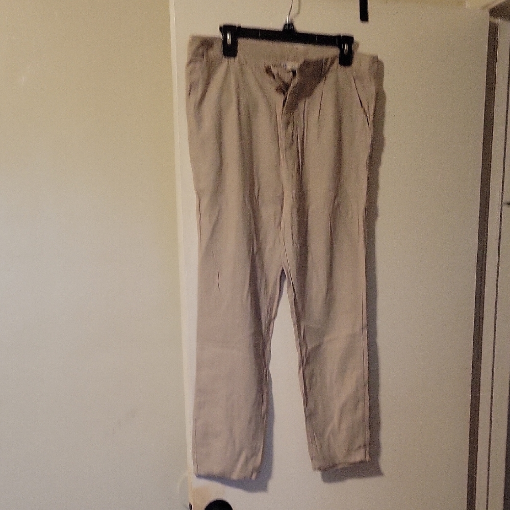 Classic Men's Khaki Chinos